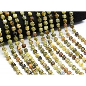 Бусины из пренита (Гроссуляра) кубик гр.7мм, 37см, 42 бусины