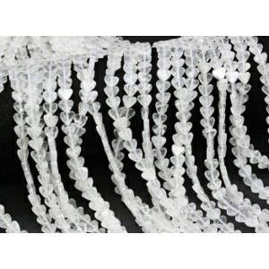 Бусины из горного хрусталя сердце 7*6мм, 38см, 60 бусин