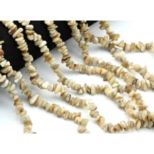Бусины из перламутра галтовка 5*2мм цвет бежевый, 80см, 320 бусин Бусины из перламутра галтовка 5*2мм цвет бежевый, 80см, 320 бусин