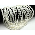 Бусины из перламутра лист 6*8мм цвет белый, 38см, 44 бусины