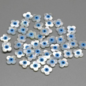 Бусина от сглаза из перламутра Цветок 8мм цвет белый.