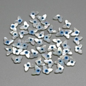 Бусина от сглаза из перламутра бабочка 10*7мм цвет белый.