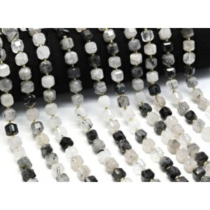 Бусины из рутилового кварца с черным турмалином кубик гр.8*8мм, 38,5см, 38 бусин Бусины из рутилового кварца с черным турмалином кубик гр.8*8мм, 38,5см, 38 бусин