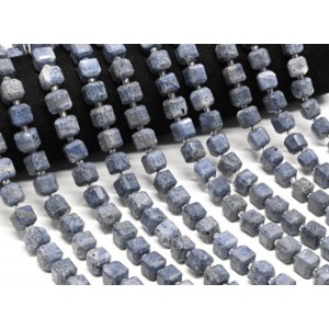 Бусины из коралла синего кубик гр.9мм, 38см, 33 бусины