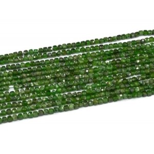Бусины из хромдиопсида кубик гр.4мм, 38см, 95 бусин Бусины из хромдиопсида кубик гр.4мм, 38см, 95 бусин