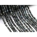 Бусины из сапфира кубик гр.4мм, 39см, 94 бусины Бусины из сапфира кубик гр.4мм, 39см, 94 бусины