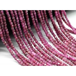 Бусины из рубина кубик гр.2,5мм, 39см, 165 бусин Бусины из рубина кубик гр.2,5мм, 39см, 165 бусин