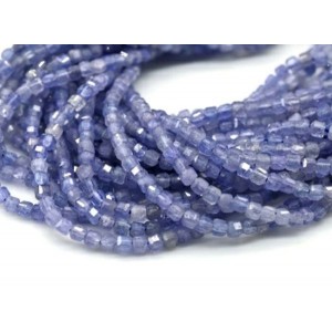 Бусины из танзанита кубик гр.2мм, 39см, 160 бусин Бусины из танзанита кубик гр.2мм, 39см, 160 бусин