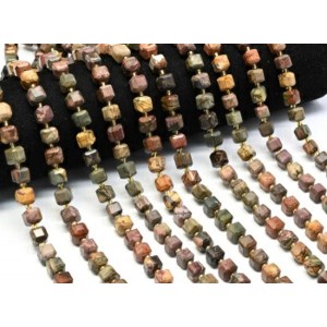 Бусины из яшмы кубик с гранями 8*8мм, 38см, 37 бусин