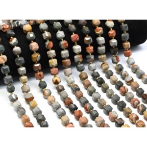 Бусины из яшмы кубик с гранями 9*9мм, 38см, 37 бусин
