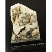 Сувенир 16х14х10см щетка горного хрусталя с включениями пирита "соболь"