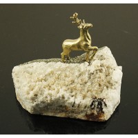 Сувенир 11х10х9см щетка горного хрусталя с включениями пирита "серебряное копытце"