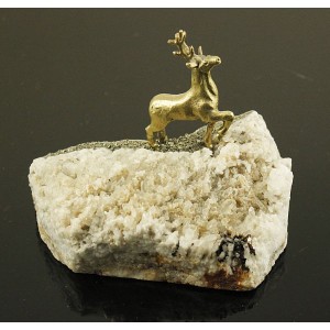 Сувенир 11х10х9см щетка горного хрусталя с включениями пирита "серебряное копытце"