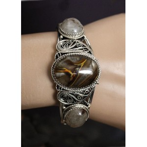 Браслет из халцедона (полосатый желтый) и волосатика (светлый), филигрань, ручная работа, камень овал 25х18мм, овал 18х13мм