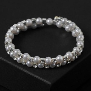 Браслет-пружинка "Жемчужный ряд" средние бусины в 2 ряда, d=6,5, цвет белый, цвет серебристый