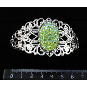 Браслет c кабошоном из пластика "щетка кристаллов", цвет салатовый, овал 25х18мм, цвет ант.серебро