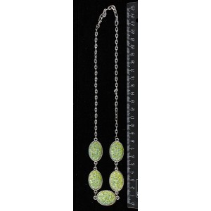 Колье c кабошоном из пластика "щетка кристаллов", цвет салатовый, "5 овалов", камень 25х18мм