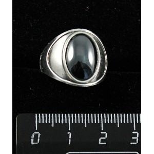 Кольцо c гематитом, литое широкое, цвет родиум, сеттинг овал 14х10мм р-р 17.5