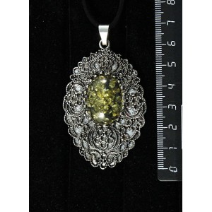 Кулон из янтаря иск., цвет зеленый, овал 25х18мм, филигрань