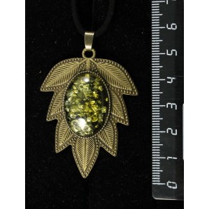 Кулон из янтаря иск., цвет зеленый, овал 25х18мм, "лист"