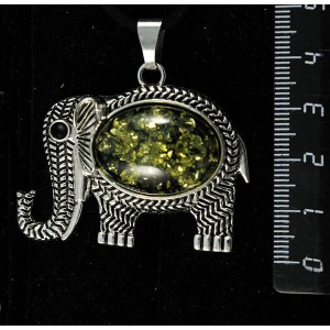 Кулон из янтаря иск., цвет зеленый, овал 25х18мм, "слон"