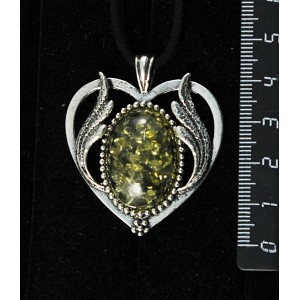 Кулон из янтаря иск., цвет зеленый, овал 25х18мм, оправа "сердце с крыльями"