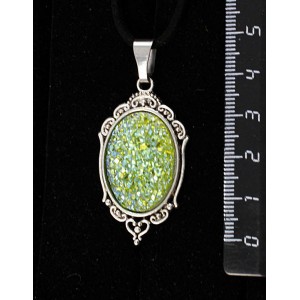 Кулон c кабошоном из пластика "щетка кристаллов", цвет салатовый, овал 25х18мм, "медальон"