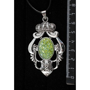 Кулон c кабошоном из пластика "щетка кристаллов", цвет салатовый, овал 25х18мм, "императрица"