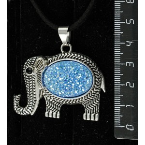 Кулон c кабошоном из пластика "щетка кристаллов",  цвет морская волна, овал 25х18мм, "слон"