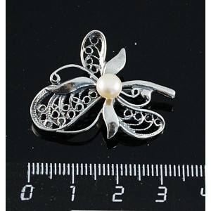 Брошь с жемчугом кремовым в мельхиоре, 34*28мм