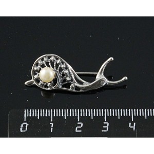 Брошь с жемчугом кремовым "Улитка " в мельхиоре, 40*14мм