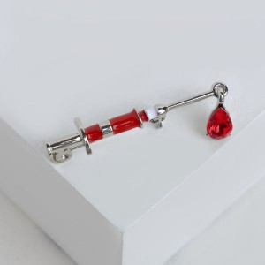 Брошь "Шприц" медицинский, цвет красный, цвет серебристый Брошь "Шприц" медицинский, цвет красный, цвет серебристый