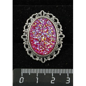 Брошь c кабошоном из пластика "щетка кристаллов", цвет малиновый, с ажурным контуром, цвет ант. серебро, овал 25х18мм