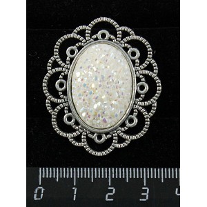 Брошь c кабошоном из пластика "щетка кристаллов", цвет белый, овал 25х18мм, "ромашка"