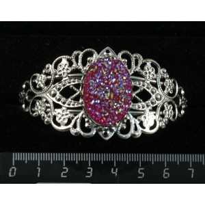 Браслет c кабошоном из пластика "щетка кристаллов", цвет малиновый,  овал 25х18мм, жесткая основа, цвет ант.серебро