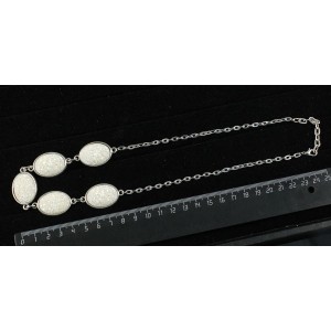 Колье c кабошоном из пластика "щетка кристаллов", цвет белый, "5 овалов", камень 25х18мм