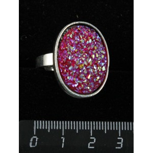 Кольцо c кабошоном из пластика "щетка кристаллов", цвет малиновый, овал 25х18мм, безразмерное (литая оправа)