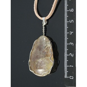 Кулон из волосатика в закрутке