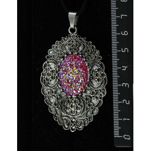 Кулон c кабошоном из пластика "щетка кристаллов", цвет малиновый, овал 25х18мм, филигрань