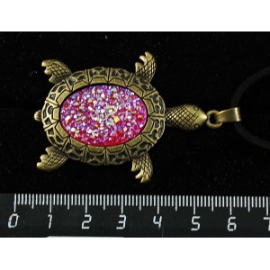 Кулон c кабошоном из пластика "щетка кристаллов", цвет малиновый, овал 25х18мм, "черепаха" оправа цвет бронза