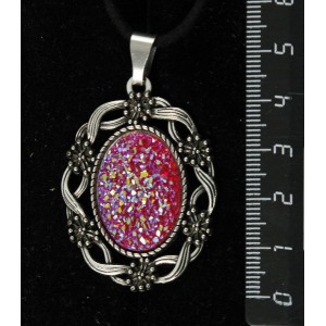 Кулон c кабошоном из пластика "щетка кристаллов", цвет малиновый, овал 25х18мм, оправа "торжество"