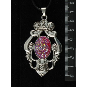Кулон c кабошоном из пластика "щетка кристаллов", цвет малиновый, овал 25х18мм, оправа "императрица"