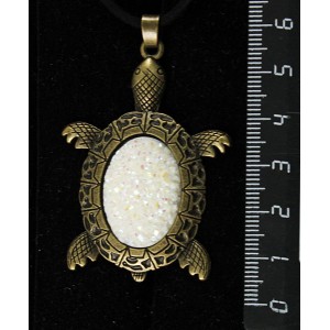 Кулон c кабошоном из пластика "щетка кристаллов", цвет белый, овал 25х18мм, "черепаха" оправа цвет бронза