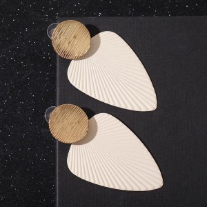 Серьги металл "Геометрия" линии, цвет белый, цвет золотистый Серьги металл "Геометрия" линии, цвет белый, цвет золотистый