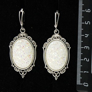 Серьги c кабошоном из пластика "щетка кристаллов", цвет белый, овал 25х18мм, оправа "медальон", швензы посеребрение