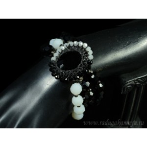 Браслет ручной работы 3нити с цирконом цвет черно-белый Браслет ручной работы 3нити с цирконом цвет черно-белый