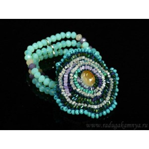 Браслет ручной работы с цирконом и бисером