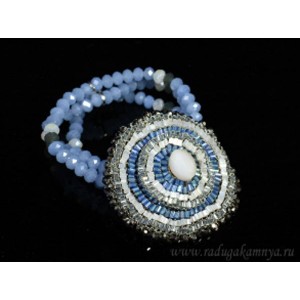 Браслет ручной работы с цирконом и бисером