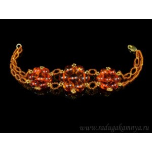 Браслет с янтарем, бисером и цирконом "3 цветка" коньячный, 19см.