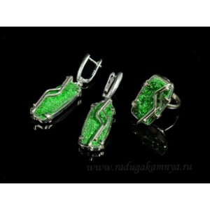 Кольцо и серьги из уваровита